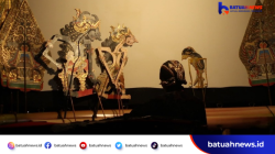 DALANG BERUSIA 13 TAHUN MERIAHKAN MALAM PAPRINGAN LEWAT PEMENTASAN WAYANG KEDU