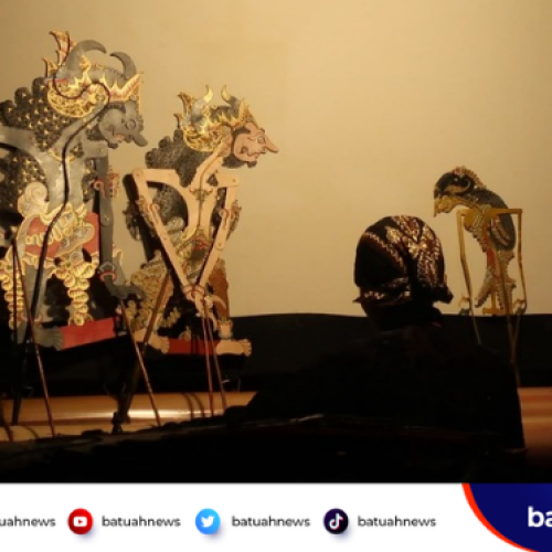 DALANG BERUSIA 13 TAHUN MERIAHKAN MALAM PAPRINGAN LEWAT PEMENTASAN WAYANG KEDU