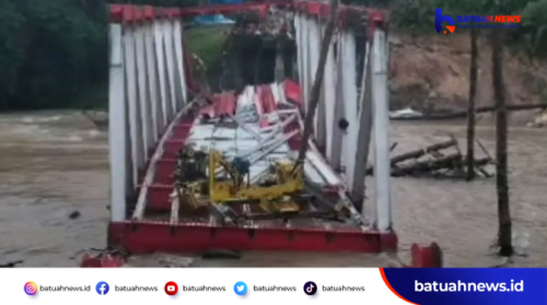 Mimpi Warga Harus Tertunda, Rangka Jembatan Lubuk Selandak Ambruk Disapu Banjir